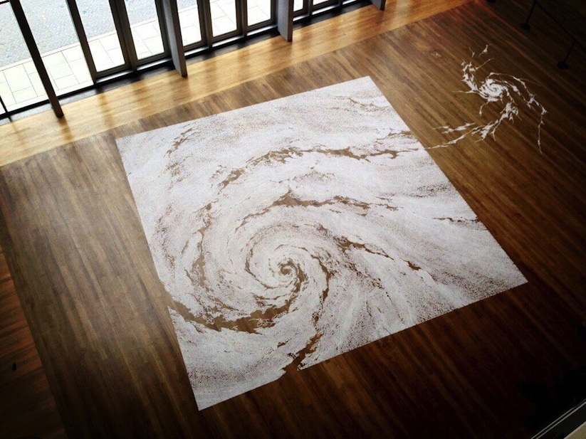 Massive_Drawings_of_Labyrinths_made_with_Salt_by_Motoi_Yamamoto_2016_11