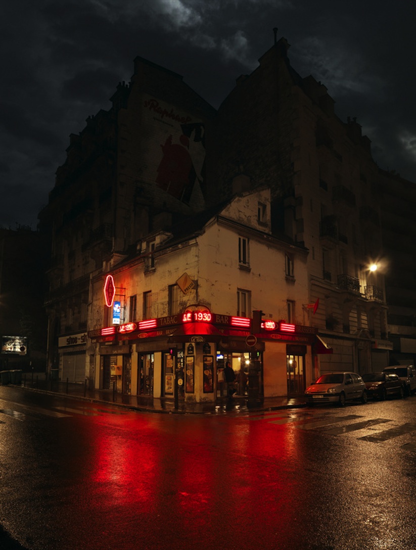 Red_Light_Lost_Parisian_Cafes_Captured_in_Rainy_Nights_by_Blaise_Arnold_2016_11