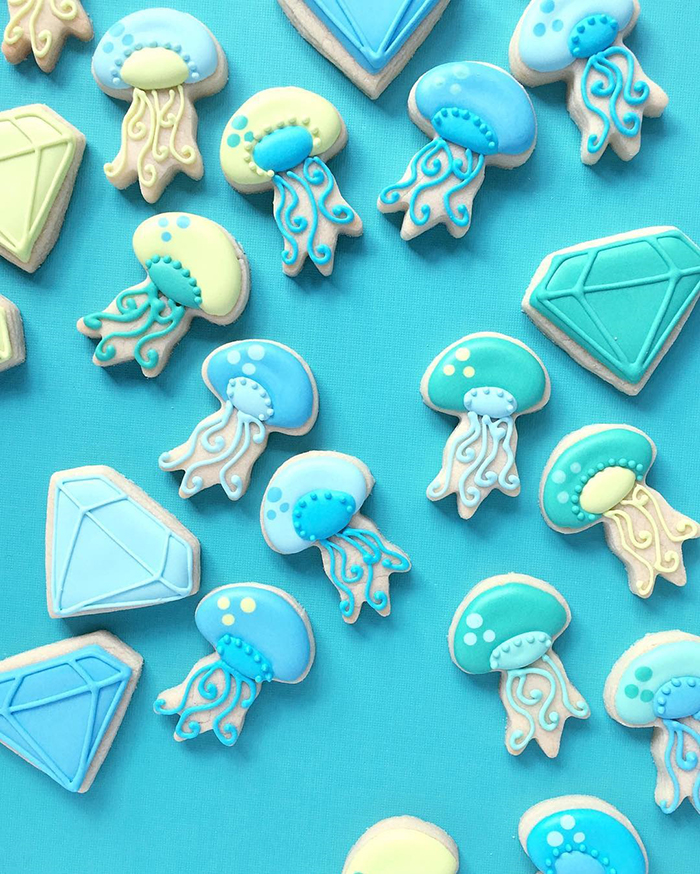 Holly_Fox_Uses_Her_Graphic_Design_Skills_To_Make_Awesome_Cookies_2016_12