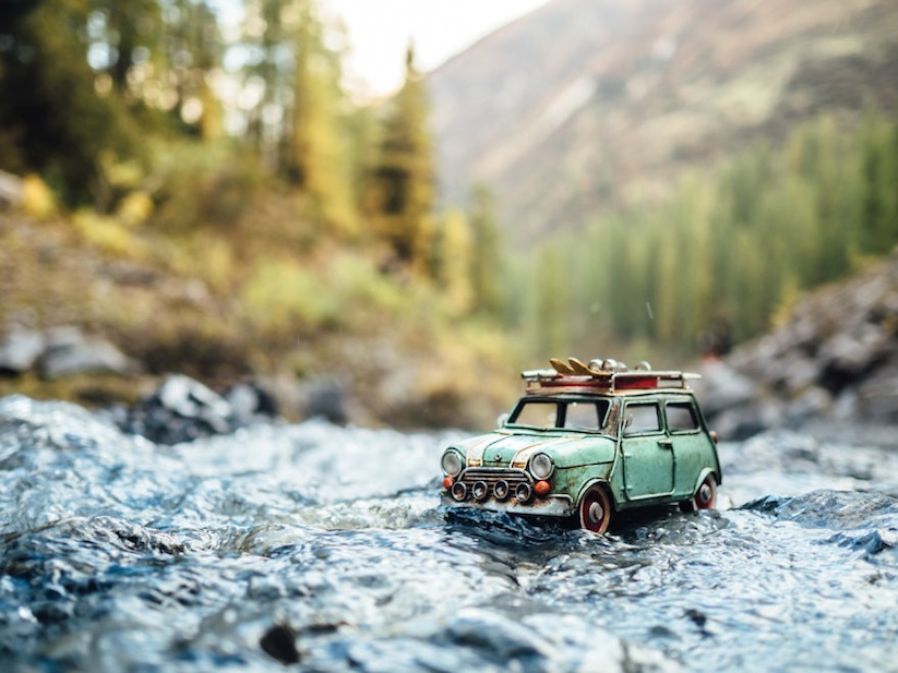 Traveling_Cars_Adventures_Tiny_Toy_Cars_in_Dramatic_Situations_Captured_by_Kim_Leuenberger_2016_09