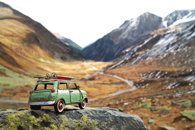 Traveling_Cars_Adventures_Tiny_Toy_Cars_in_Dramatic_Situations_Captured_by_Kim_Leuenberger_2016_10