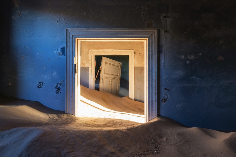 Ask_the_Dust_by_Romain_Veillon_2016_03