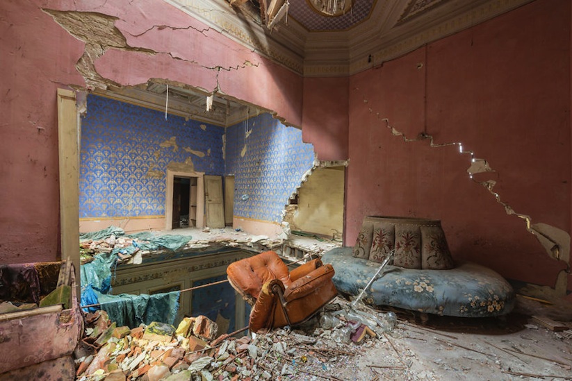 Ask_the_Dust_by_Romain_Veillon_2016_10