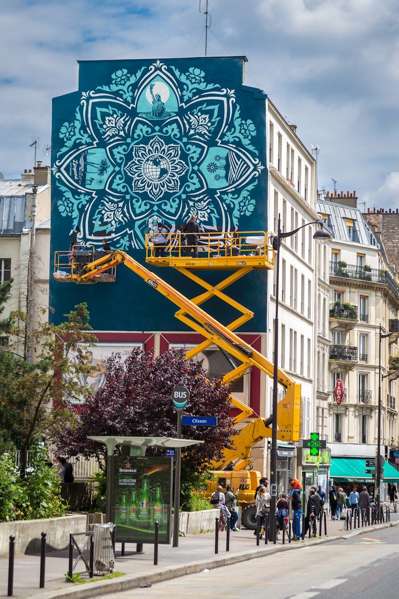 Earth_Crisis_Mandala_Designed_Mural_by_Shepard_Fairey_in_Paris_2016_03