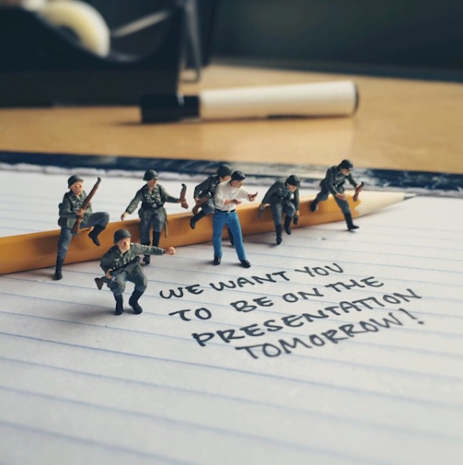 Miniature_Office_New_Tiny_Moments_of_Agency_Life_in_Miniature_by_Derrick_Lin_2016_04