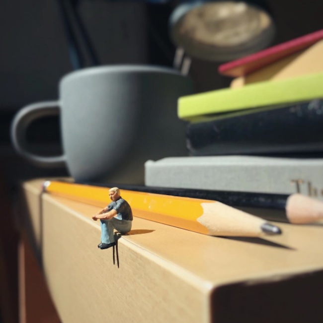 Miniature_Office_New_Tiny_Moments_of_Agency_Life_in_Miniature_by_Derrick_Lin_2016_10