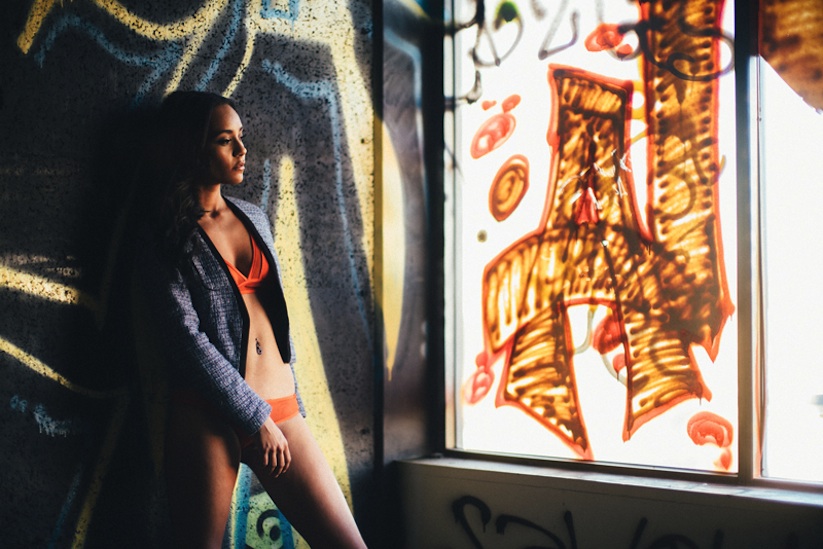 Bando_Backdrops_Tess_Dunne_Captured_in_an_Abandoned_House_in_Los_Angeles_2016_02