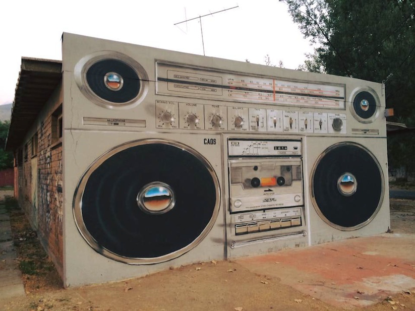 Large_Scale_Hyperrealistic_Boombox_Mural_by_Street_Artist_Seco_Sanchez_in_La_Calera_Chile_2016_02