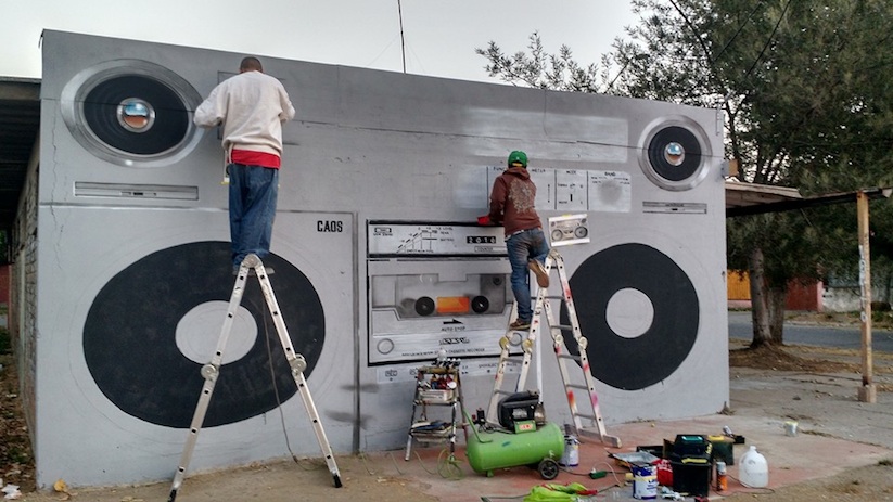 Large_Scale_Hyperrealistic_Boombox_Mural_by_Street_Artist_Seco_Sanchez_in_La_Calera_Chile_2016_05
