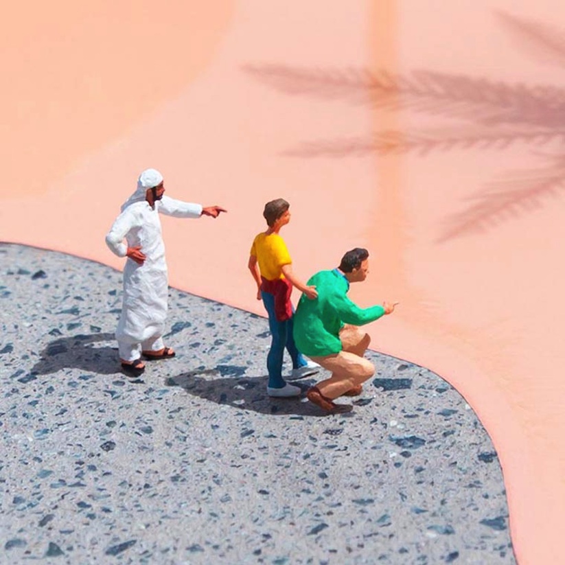 Little_People_Project_Miniature_Installations_in_the_Streets_of_Dubai_by_Slinkachu_2016_06