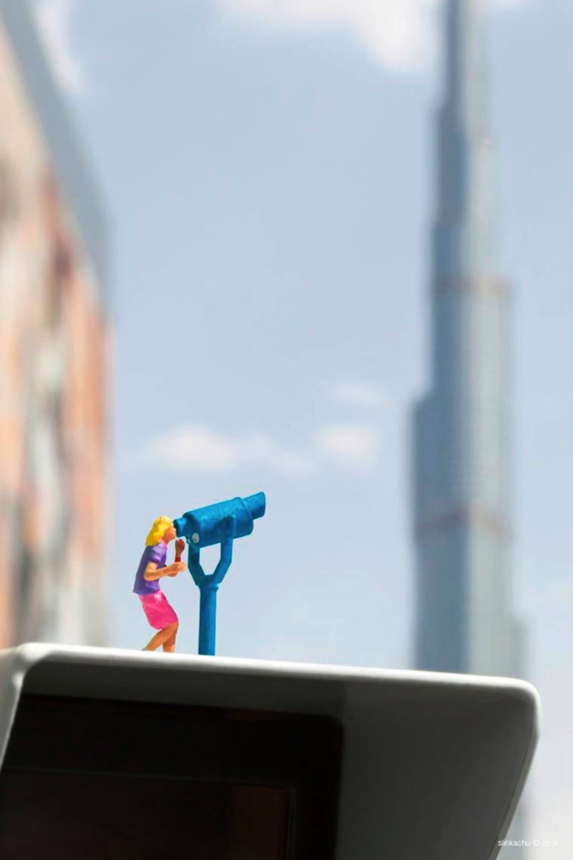 Little_People_Project_Miniature_Installations_in_the_Streets_of_Dubai_by_Slinkachu_2016_16