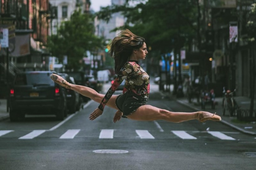 Amazing_Pictures_of_Ballerinas_Dancing_In_The_Streets_of_NYC_by_Omar_Z_Robles_2016_01