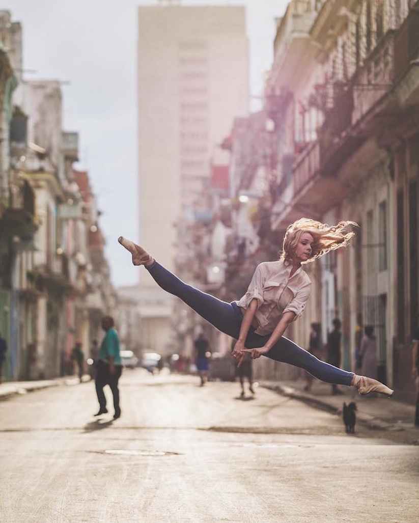 Amazing_Pictures_of_Ballerinas_Dancing_In_The_Streets_of_NYC_by_Omar_Z_Robles_2016_11