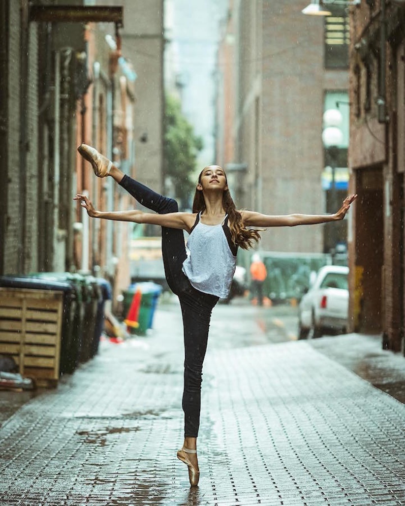 Amazing_Pictures_of_Ballerinas_Dancing_In_The_Streets_of_NYC_by_Omar_Z_Robles_2016_15