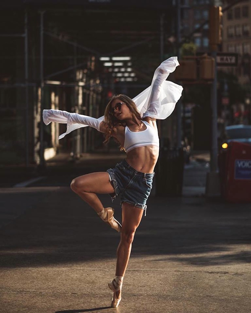 Amazing_Pictures_of_Ballerinas_Dancing_In_The_Streets_of_NYC_by_Omar_Z_Robles_2016_17