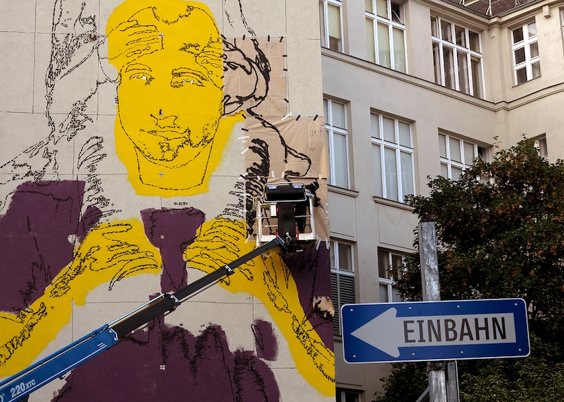 Colorful_Mural_by_Street_Artist_Stinkfish_in_Vienna_Austria_2016_10