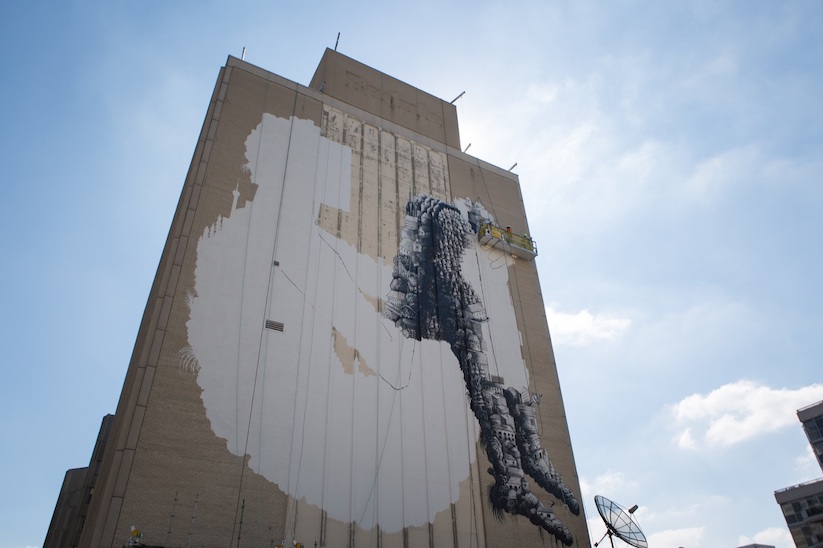 Elegant_and_Complex_New_Mural_by_British_Street_Artist_Phlegm_in_Toronto_Canada_2016_02