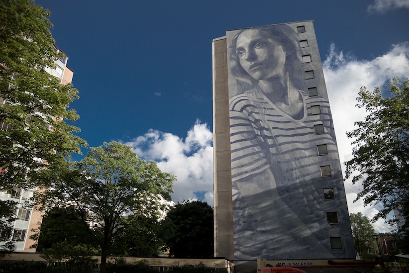 Emma_Street_Artist_RONE_Created_the_Tallest_Mural_of_Sweden_in_Gothenburg_2016_01