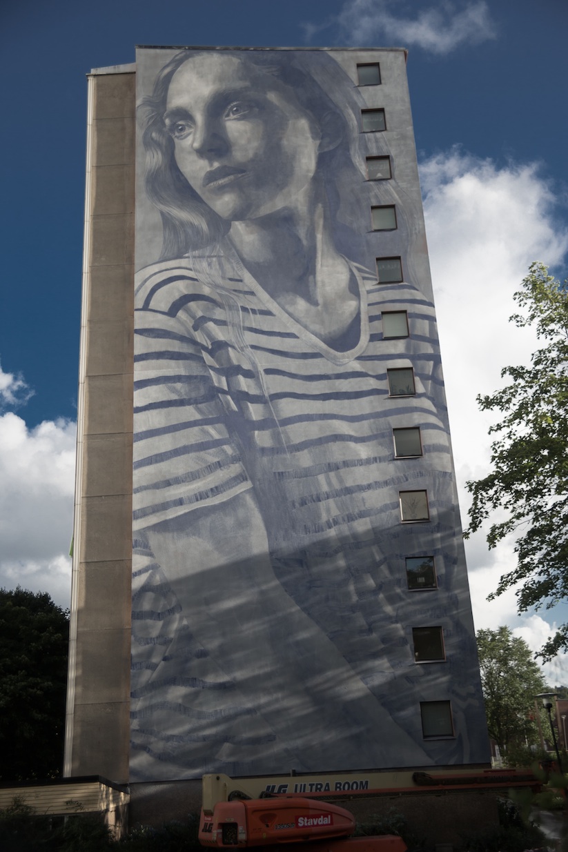 Emma_Street_Artist_RONE_Created_the_Tallest_Mural_of_Sweden_in_Gothenburg_2016_06
