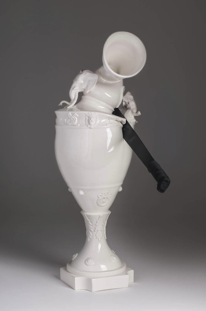 French_Artist_Laurent_Craste_Creates_very_Special_Ceramics_Art_2016_03