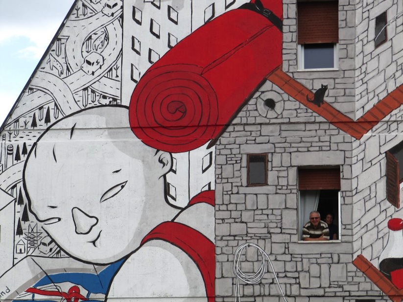 backpack_home_new_massive_mural_by_street_artist_millo_in_ascoli_piceno_italy_2016_03