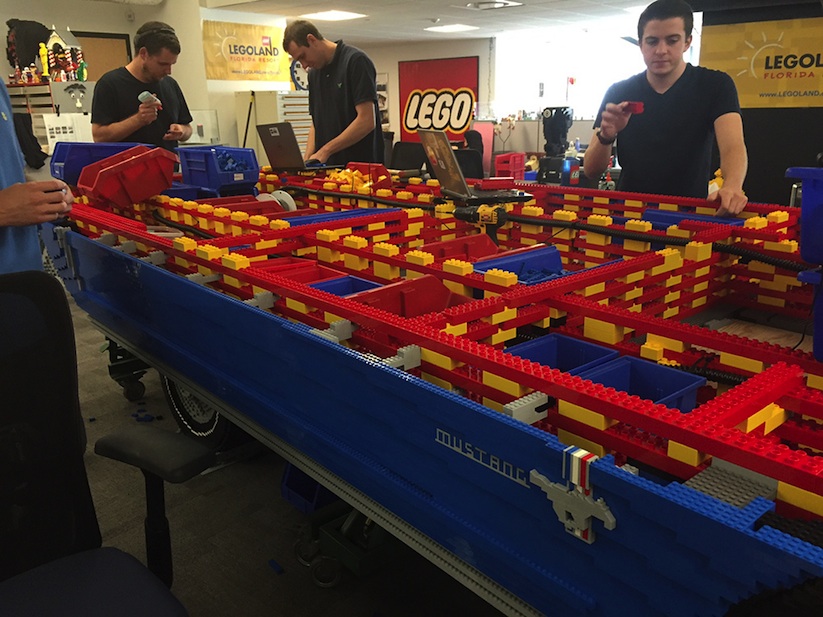 brick_pony_ford_mustang_built_out_of_lego_bricks_2016_06
