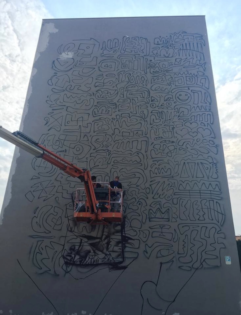 half_way_here_by_street_art_duo_telmomiel_in_civitanova_2016_05