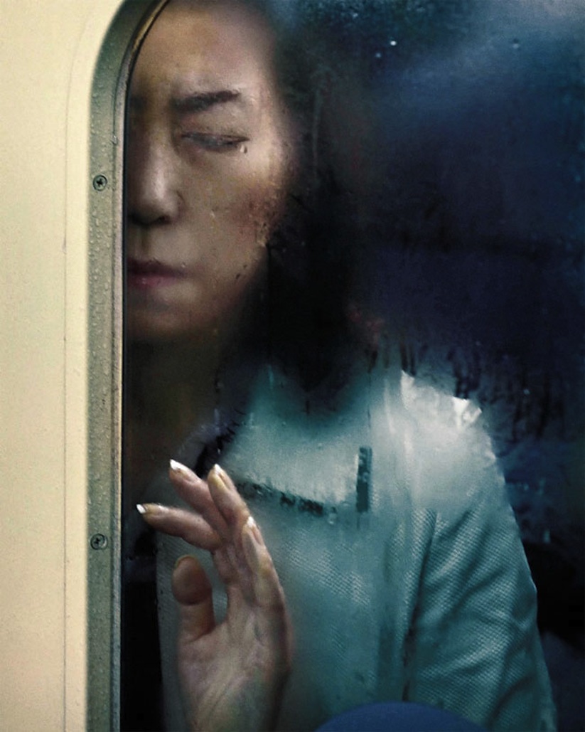 tokyo_compression_the_everyday_rush_hour_in_tokyos_packed_subway_cars_2016_08