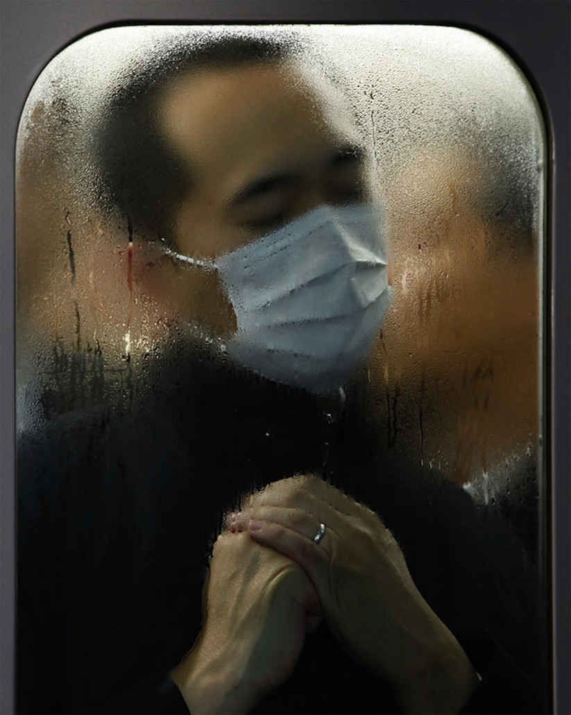 tokyo_compression_the_everyday_rush_hour_in_tokyos_packed_subway_cars_2016_13