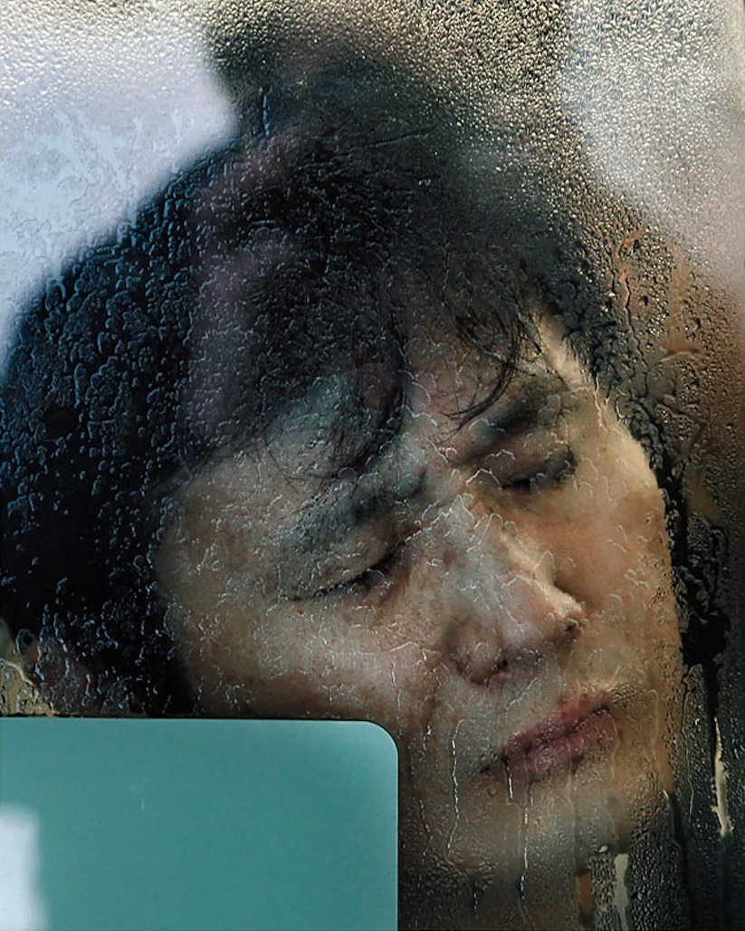 tokyo_compression_the_everyday_rush_hour_in_tokyos_packed_subway_cars_2016_14