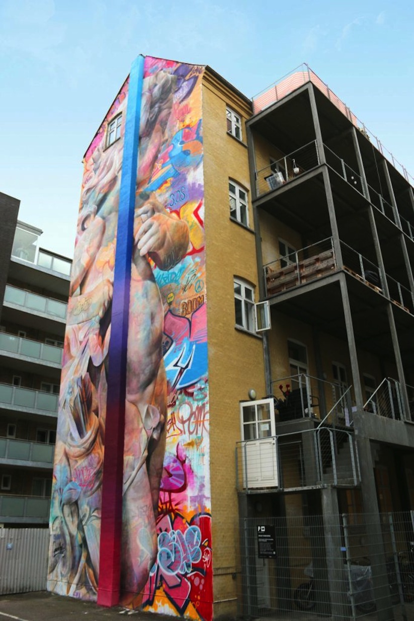 love_desire_new_mural_by_street_artists_pichiavo_in_aalborg_denmark_2016_04