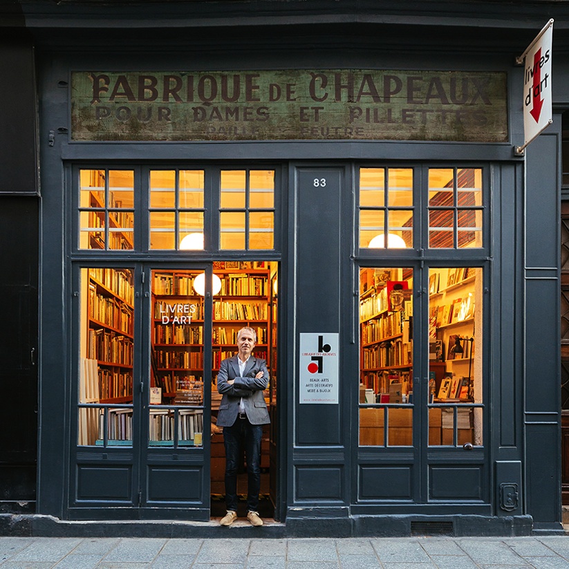 paris_re_tale_the_story_of_the_french_capital_through_its_storefronts_2016_13