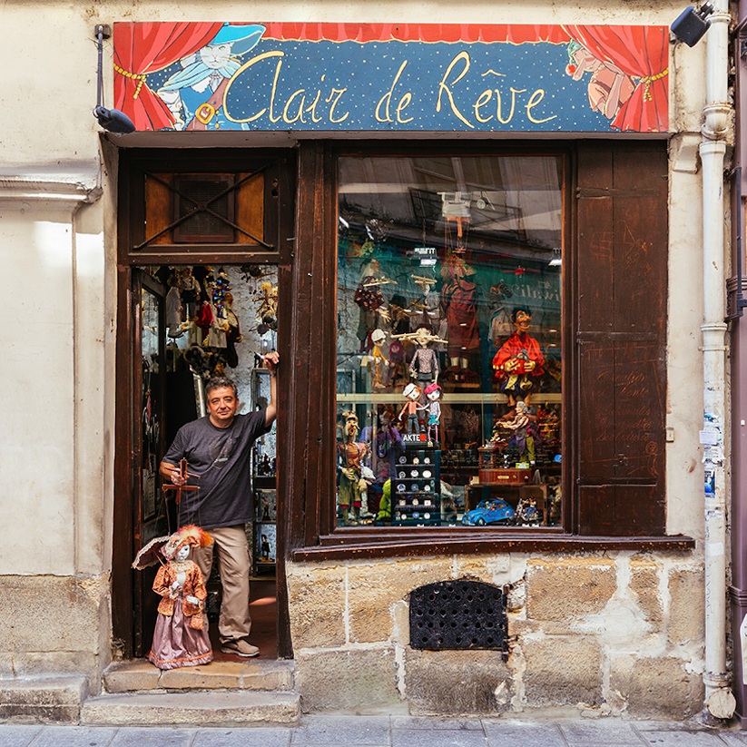 paris_re_tale_the_story_of_the_french_capital_through_its_storefronts_2016_14