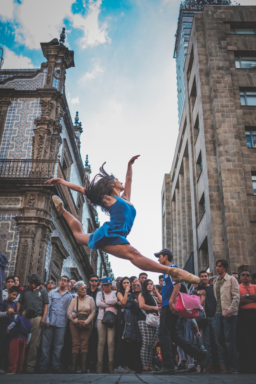 ballet_dancers_in_the_streets_of_mexico_city_captured_by_omar_robles_2016_03