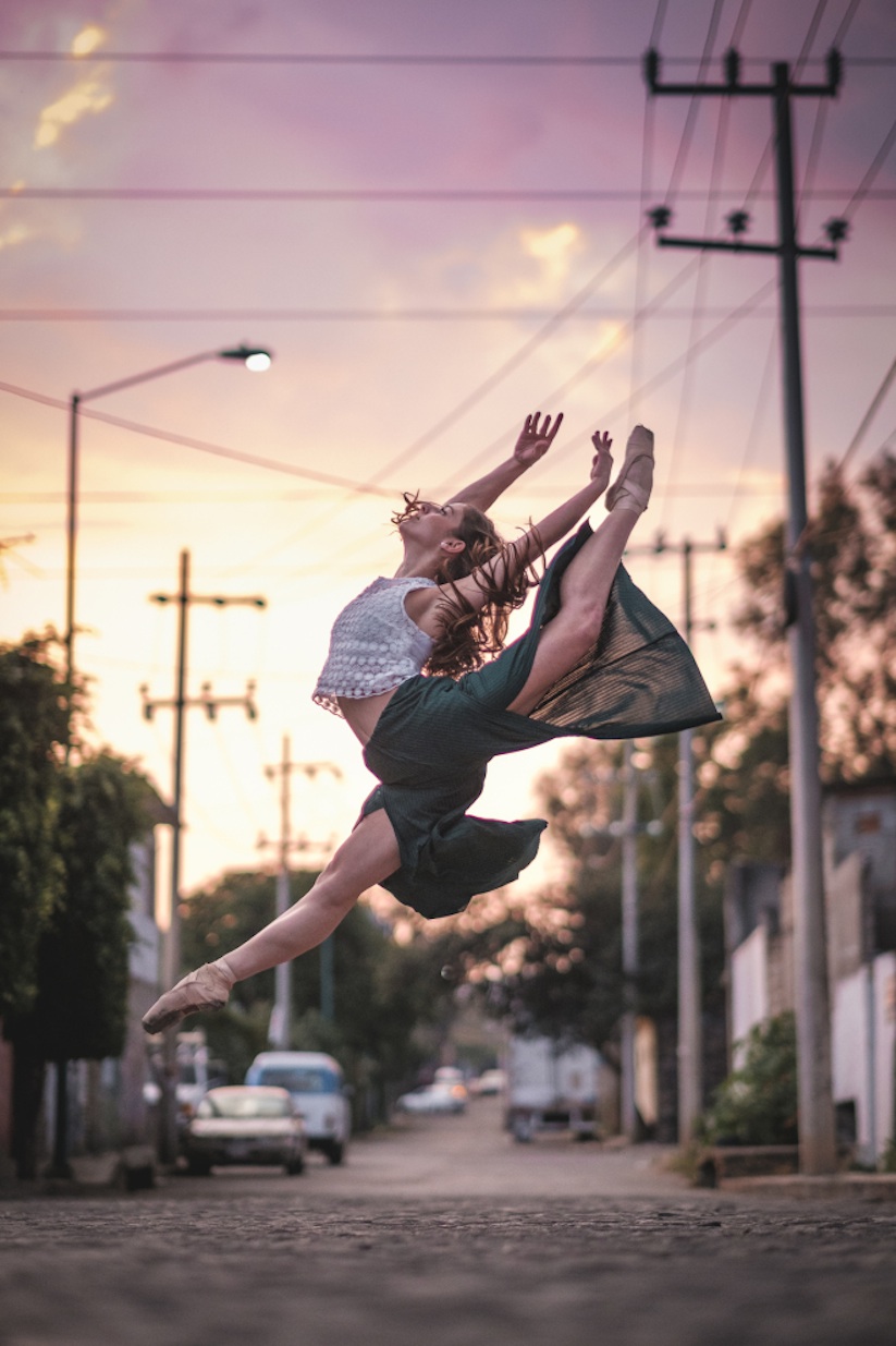 ballet_dancers_in_the_streets_of_mexico_city_captured_by_omar_robles_2016_08