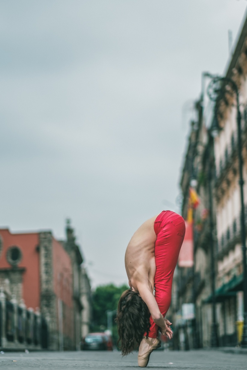 ballet_dancers_in_the_streets_of_mexico_city_captured_by_omar_robles_2016_12