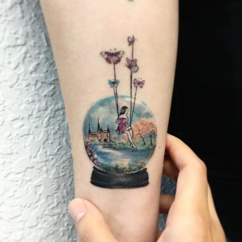 eva_krbdk_tells_dreamlike_tales_through_circular_miniature_tattoos_2016_10