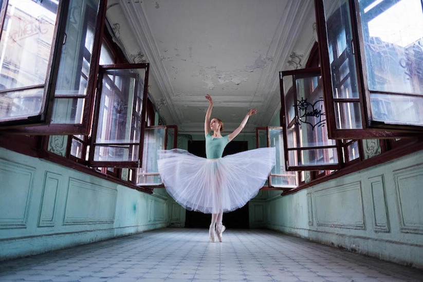 ballet_house_tales_st_petersburgs_architecture_ballet_dancers_captured_by_darian_volkova_2016_01