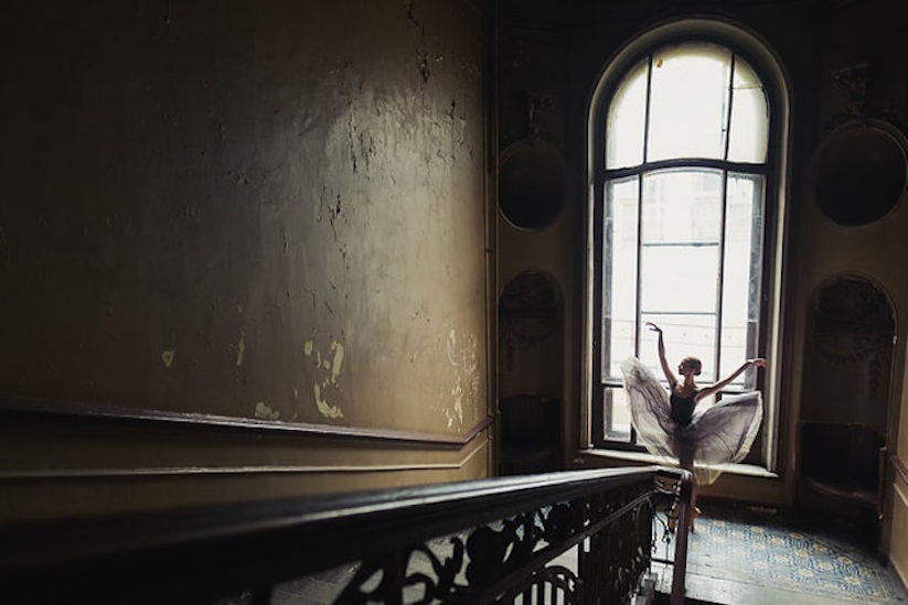 ballet_house_tales_st_petersburgs_architecture_ballet_dancers_captured_by_darian_volkova_2016_04
