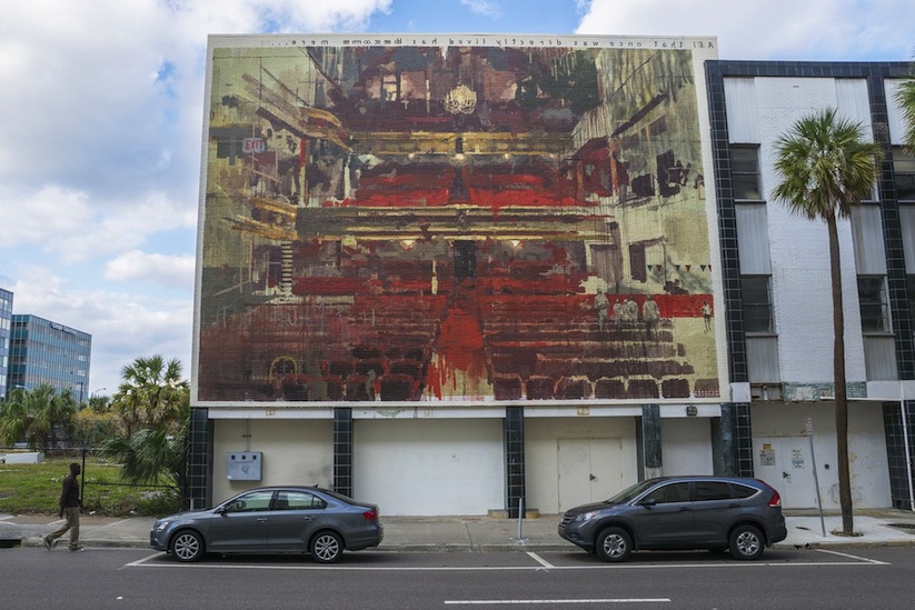 show_mural_by_street_artist_borondo_in_jacksonville_florida_2016_08
