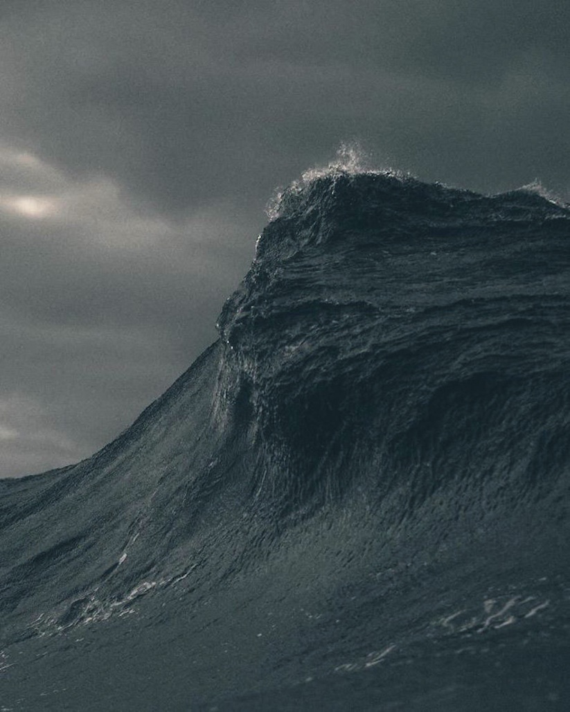 Impressive_Photographs_of_Waves_Looking_Like_Mountains_by_Lloyd_Meudell_2017_03