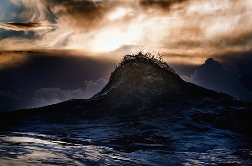 Impressive_Photographs_of_Waves_Looking_Like_Mountains_by_Lloyd_Meudell_2017_08