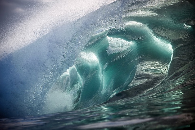 Monumental_Waves_Crashing_in_Australia_Captured_by_Warren_Keelan_2017_05