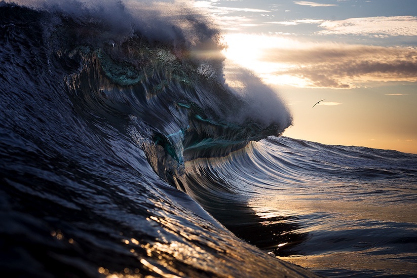 Monumental_Waves_Crashing_in_Australia_Captured_by_Warren_Keelan_2017_07