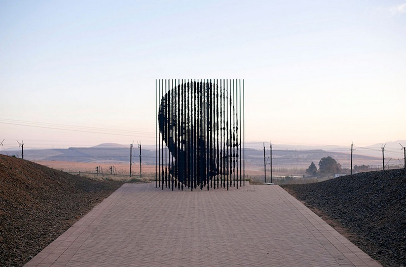 Nelson_Mandela_Memorial_by_Artist_Marco_Cianfanelli_2017_01