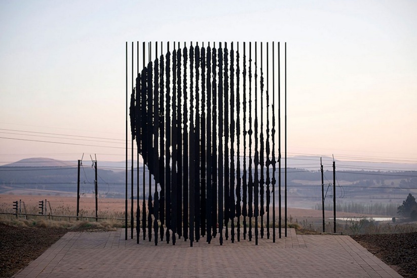 Nelson_Mandela_Memorial_by_Artist_Marco_Cianfanelli_2017_02