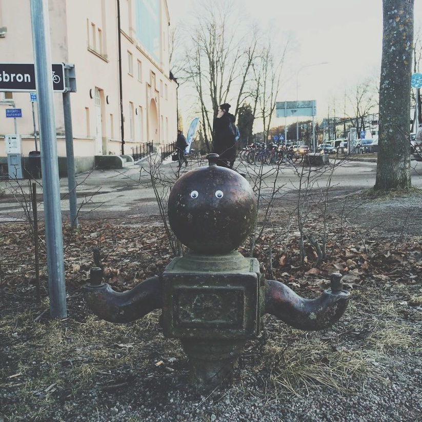 Eyebombing_Googly_Eyes_On_Miserable_Objects_in_the_Streets_of_Uppsala_Sweden_2017_03