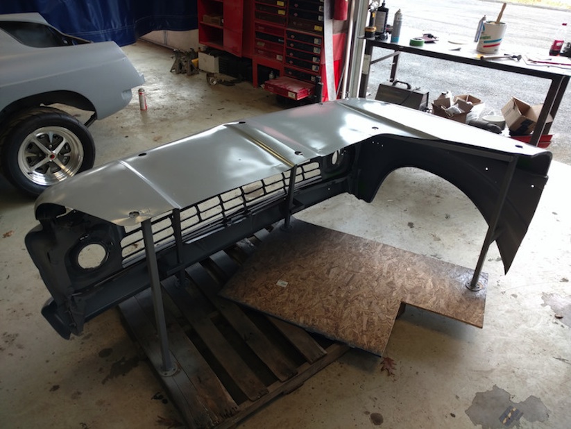Jesse_Barratt_Made_an_Awesome_Creative_Desk_out_of_a_Discarded_Old_Pickup_Truck_2017_05