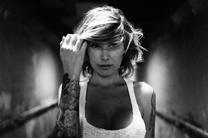 Tunnel_Vision_Monochromatic_Moments_with_Miss_Tina_Louise_2017_07