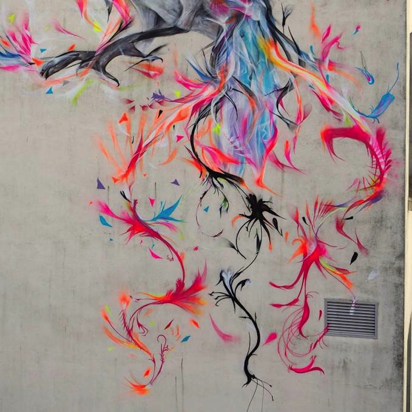 Graffiti_Bird_Mural_by_L7M_in_Vannes_France_2017_07